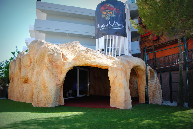 Pirates Village Apartments 23