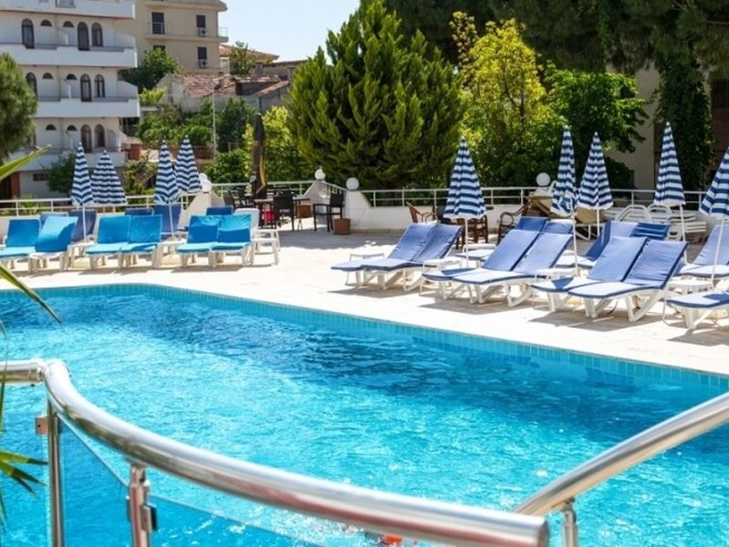 Ponz Hotel 13