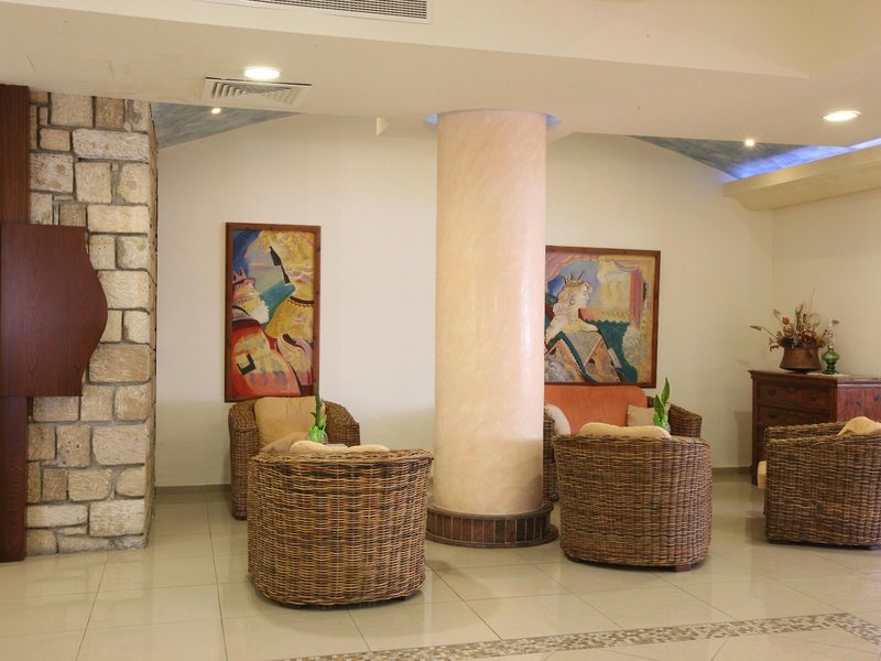 Veronica 27 - Room Example