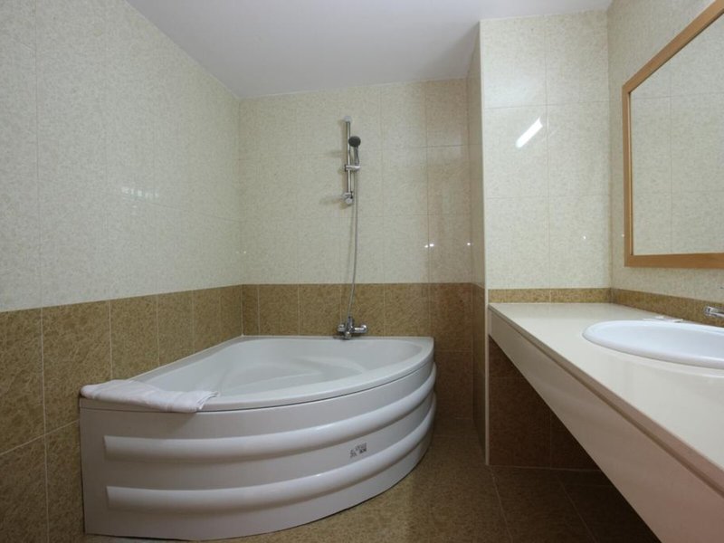 Veronica 36 - Bathroom Example