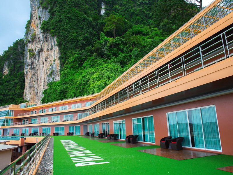 Phi Phi Cliff Beach Resort 2
