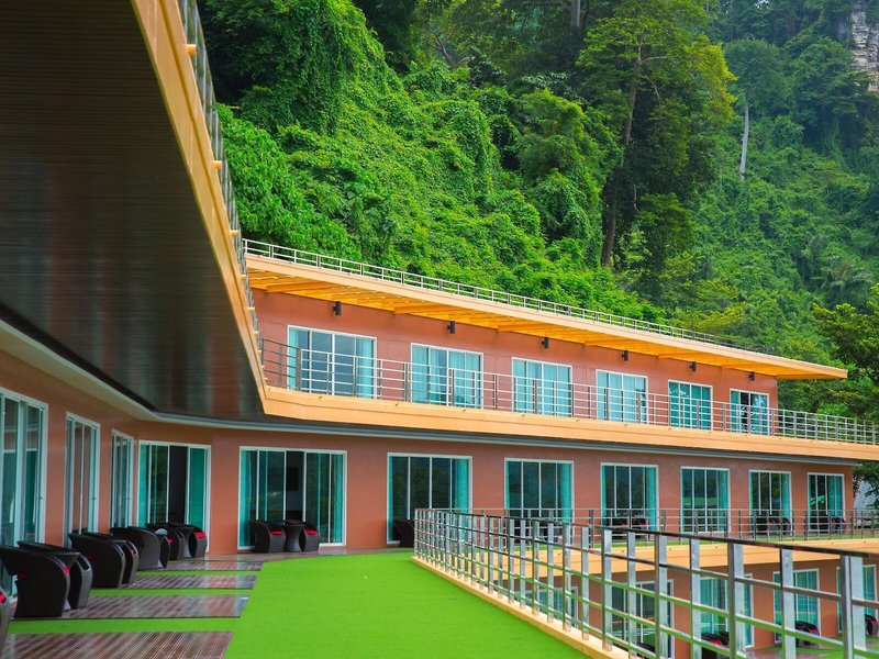 Phi Phi Cliff Beach Resort 3