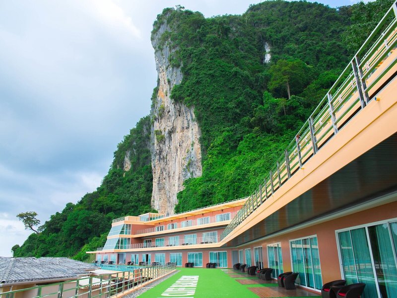 Phi Phi Cliff Beach Resort 4
