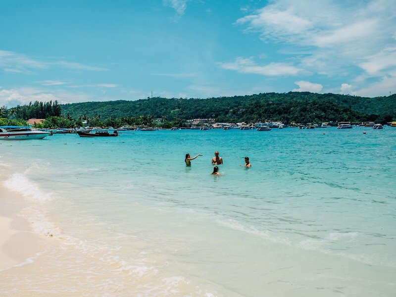 Phi Phi Cliff Beach Resort 8