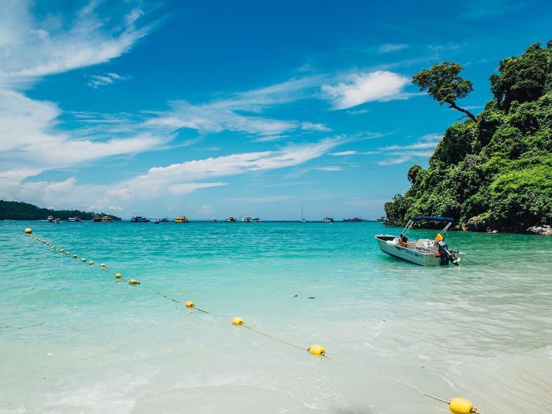 Phi Phi Cliff Beach Resort 10