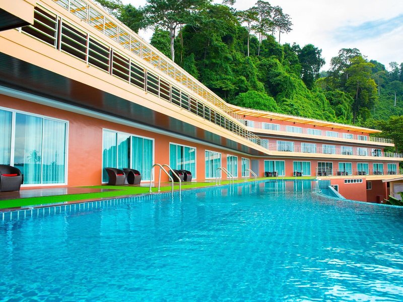 Phi Phi Cliff Beach Resort 12