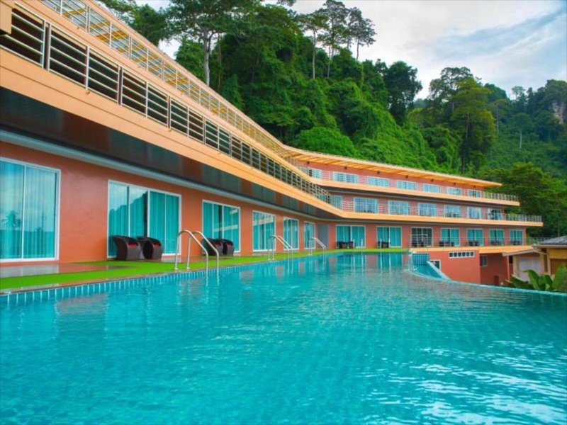 Phi Phi Cliff Beach Resort 14
