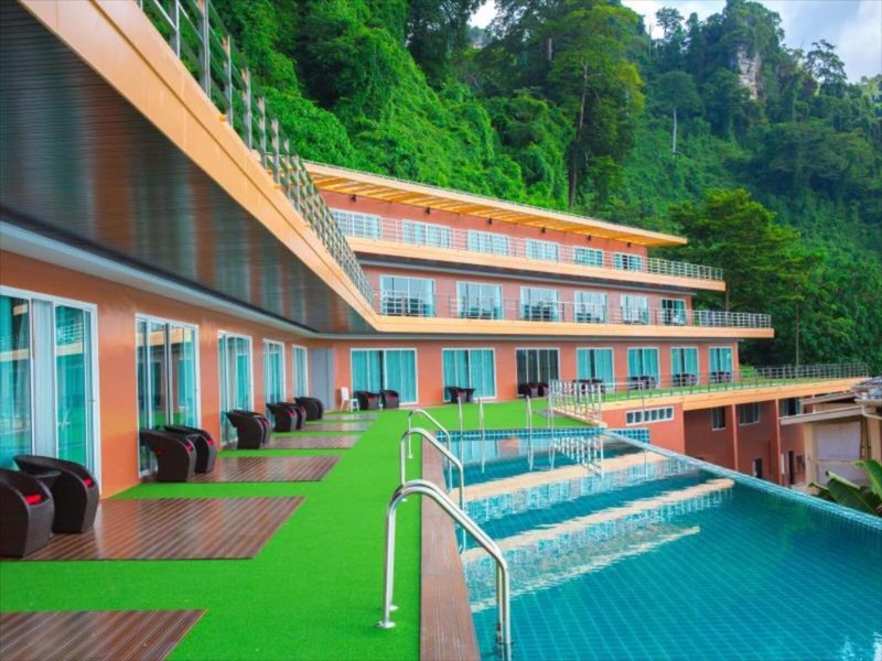 Phi Phi Cliff Beach Resort 15