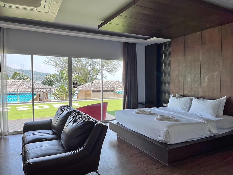 Phi Phi Cliff Beach Resort 22