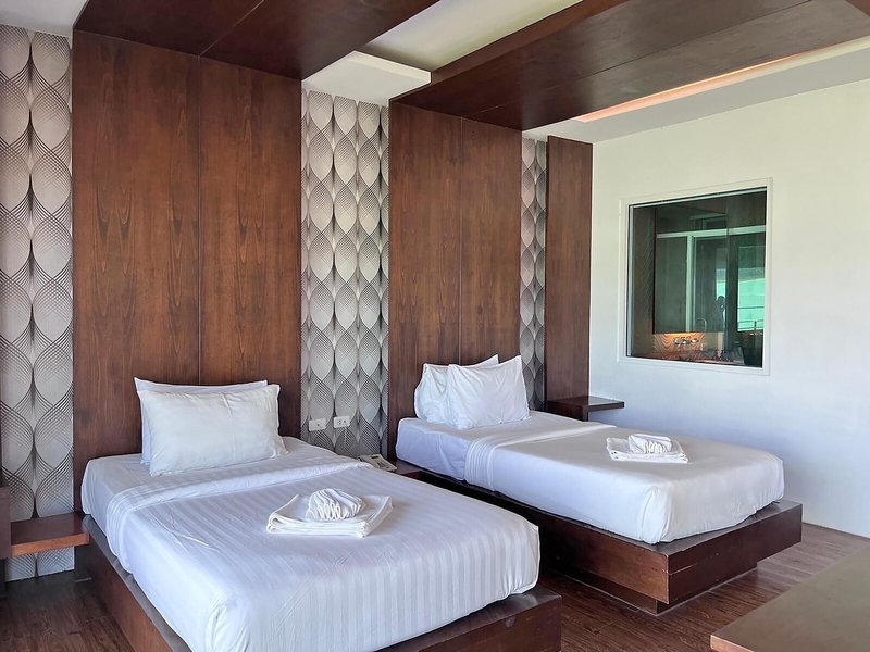Phi Phi Cliff Beach Resort 23