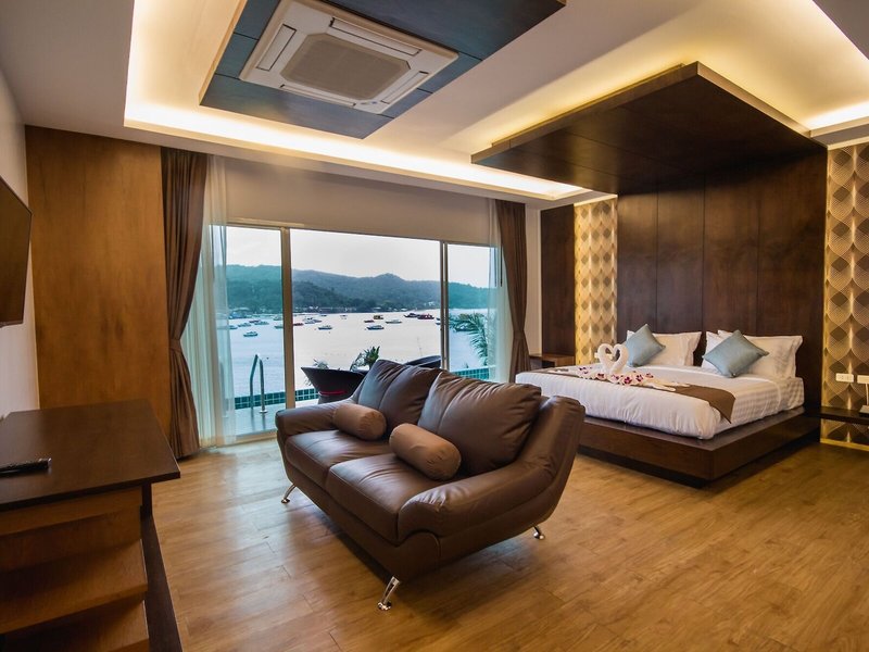 Phi Phi Cliff Beach Resort 24