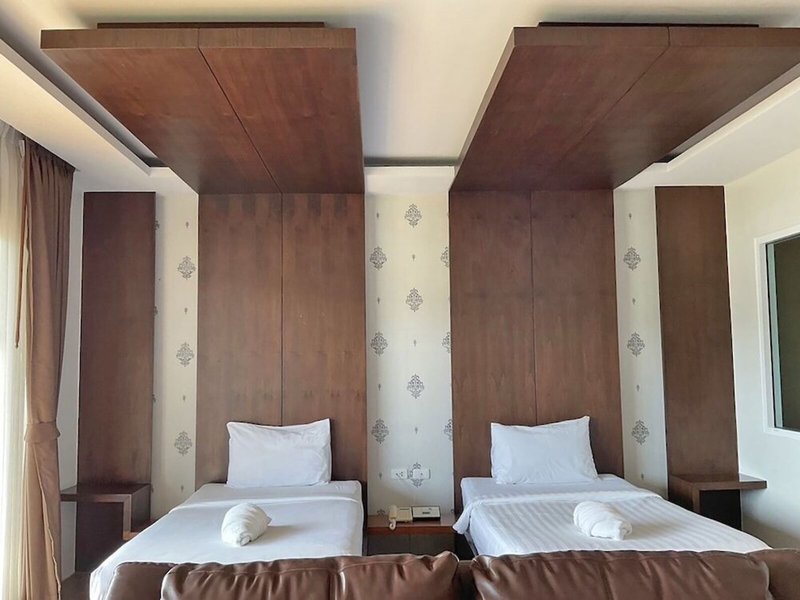 Phi Phi Cliff Beach Resort 25