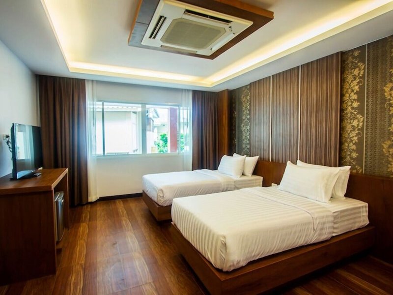 Phi Phi Cliff Beach Resort 27