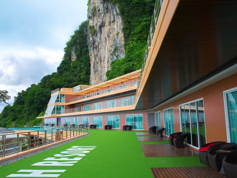Phi Phi Cliff Beach Resort 39