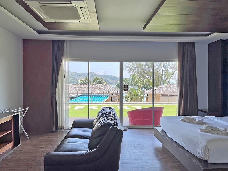 Phi Phi Cliff Beach Resort 42