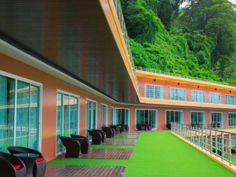 Phi Phi Cliff Beach Resort 46