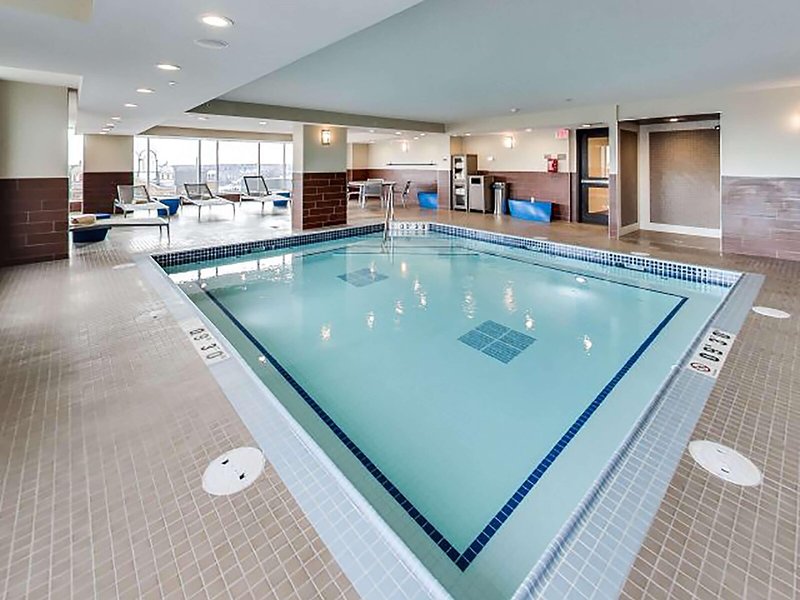 DoubleTree By Hilton Edmonton Downtown 4