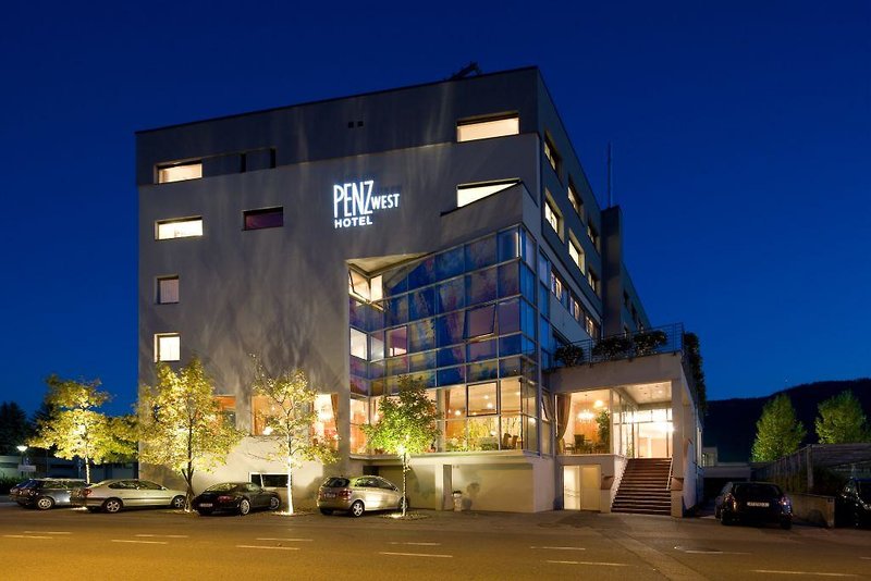 Penz Hotel West