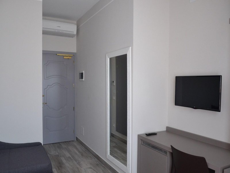 Ariston 19