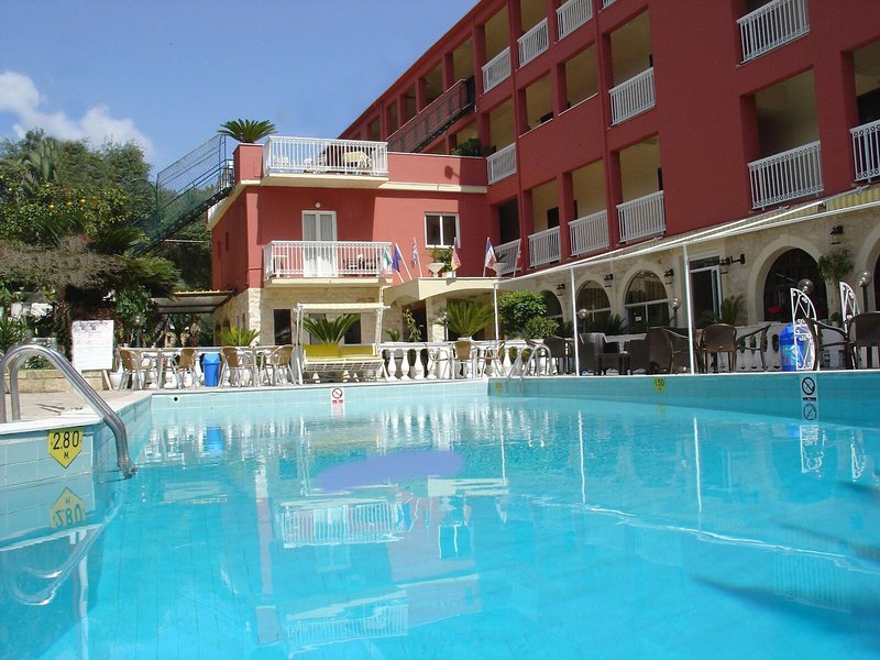 Oasis Hotel 18