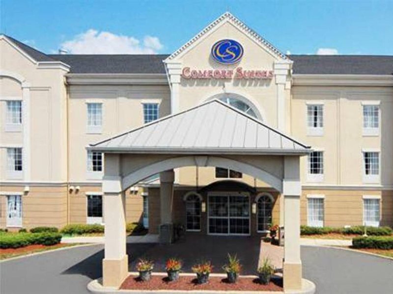 Comfort Suites Newark - Harrison 1
