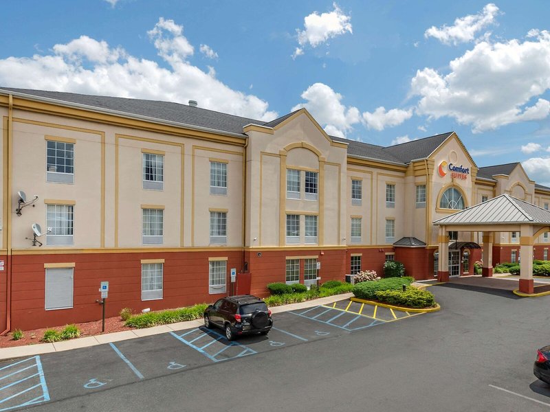 Comfort Suites Newark - Harrison 2