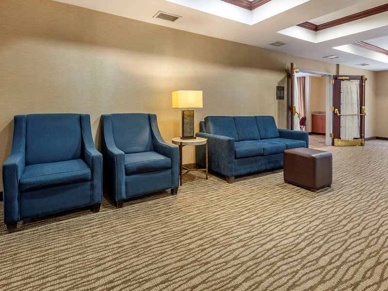Comfort Suites Newark - Harrison 7