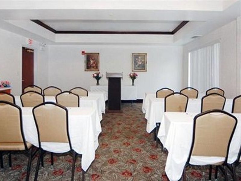 Comfort Suites Newark - Harrison 8