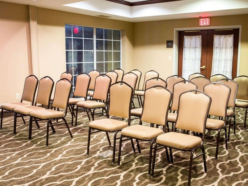 Comfort Suites Newark - Harrison 9