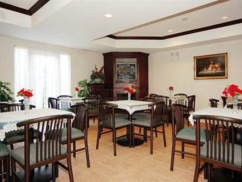 Comfort Suites Newark - Harrison 17