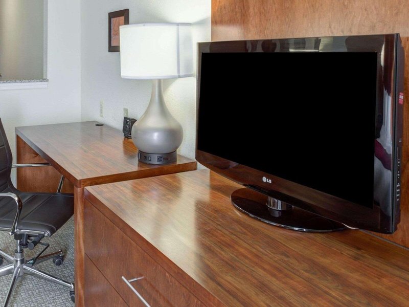 Comfort Suites Newark - Harrison 18