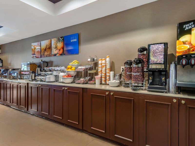 Comfort Suites Newark - Harrison 21