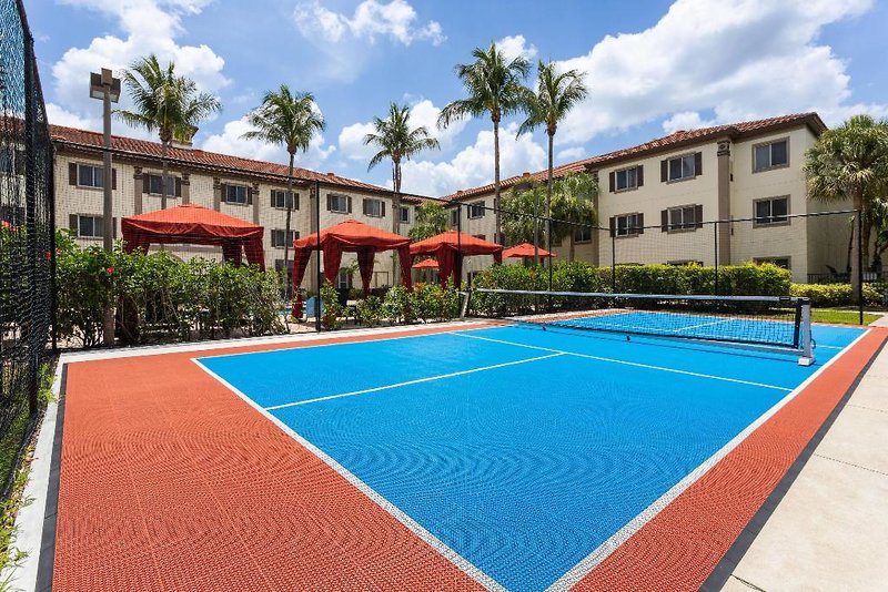 Hawthorn Suites by Wyndham Naples