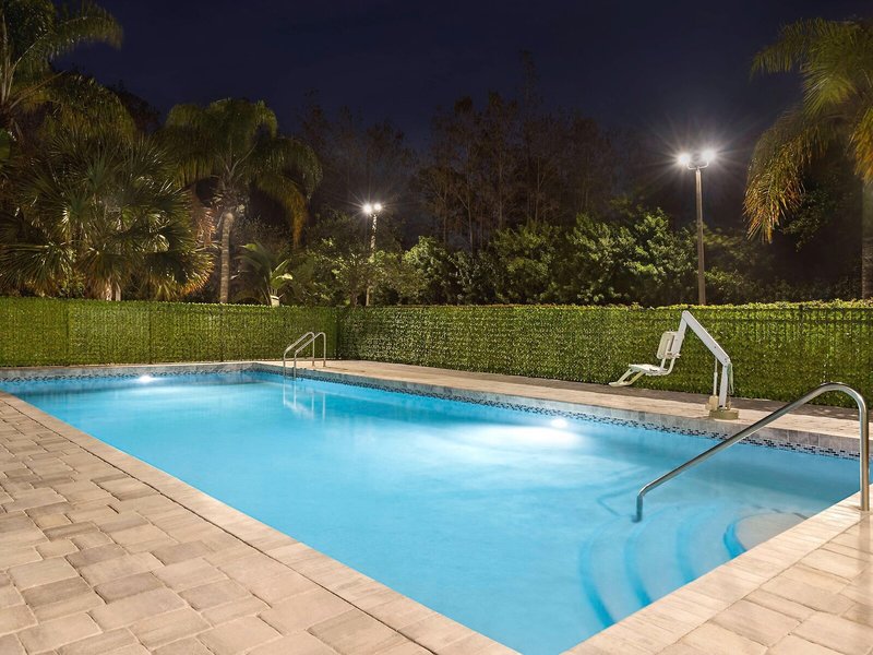 Spark by Hilton Orlando Universal Blvd 8