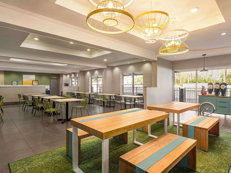 Spark by Hilton Orlando Universal Blvd 14