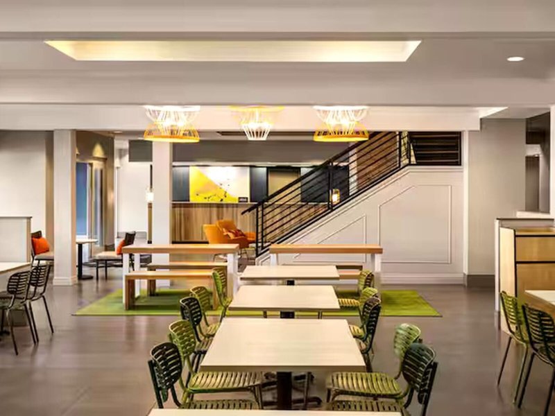 Spark by Hilton Orlando Universal Blvd 18