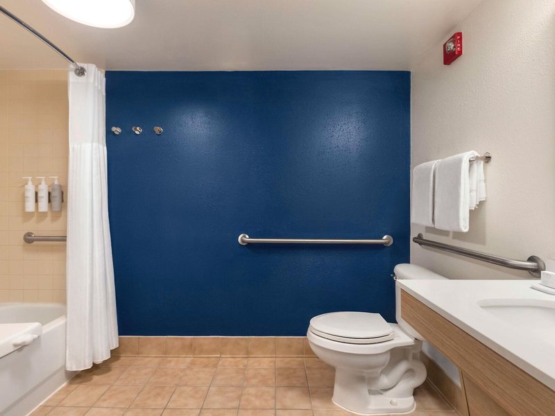 Spark by Hilton Orlando Universal Blvd 32