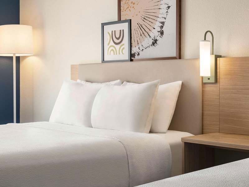 Spark by Hilton Orlando Universal Blvd 34