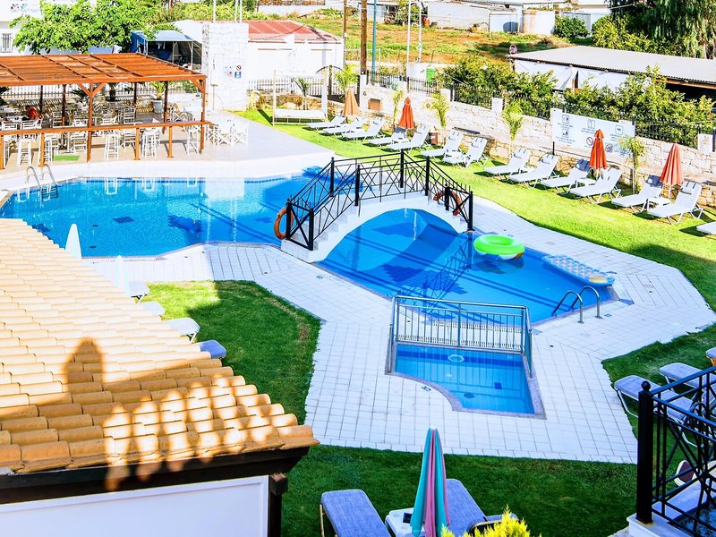 Yiannis Manos Hotel - Resort 11