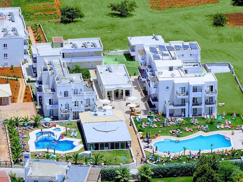 Yiannis Manos Hotel - Resort 24