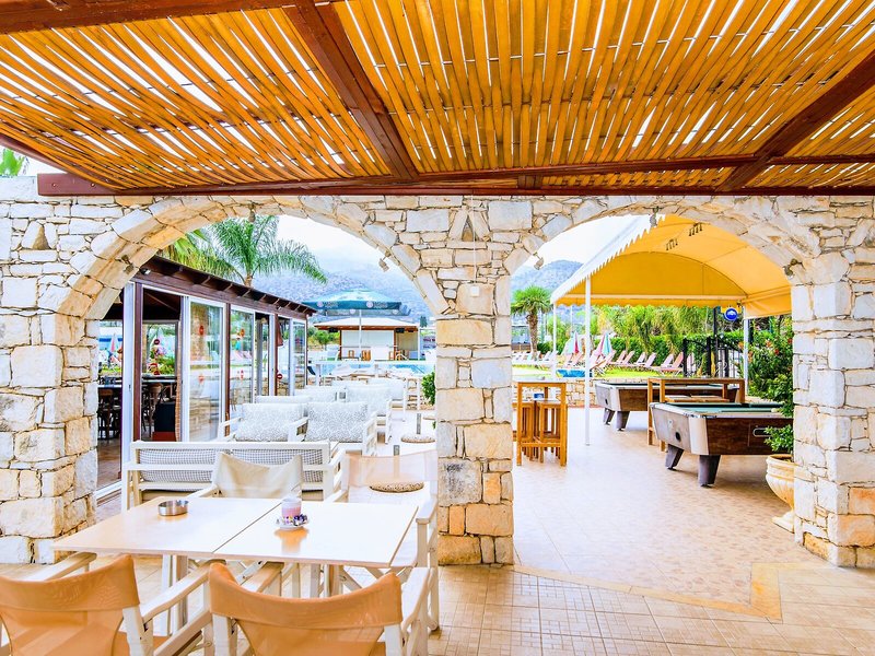 Yiannis Manos Hotel - Resort 28