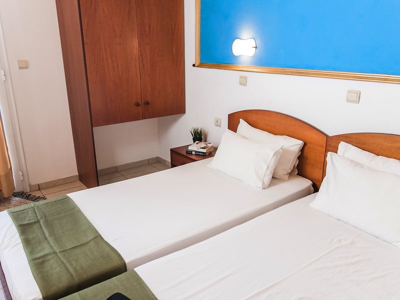 Yiannis Manos Hotel - Resort 42