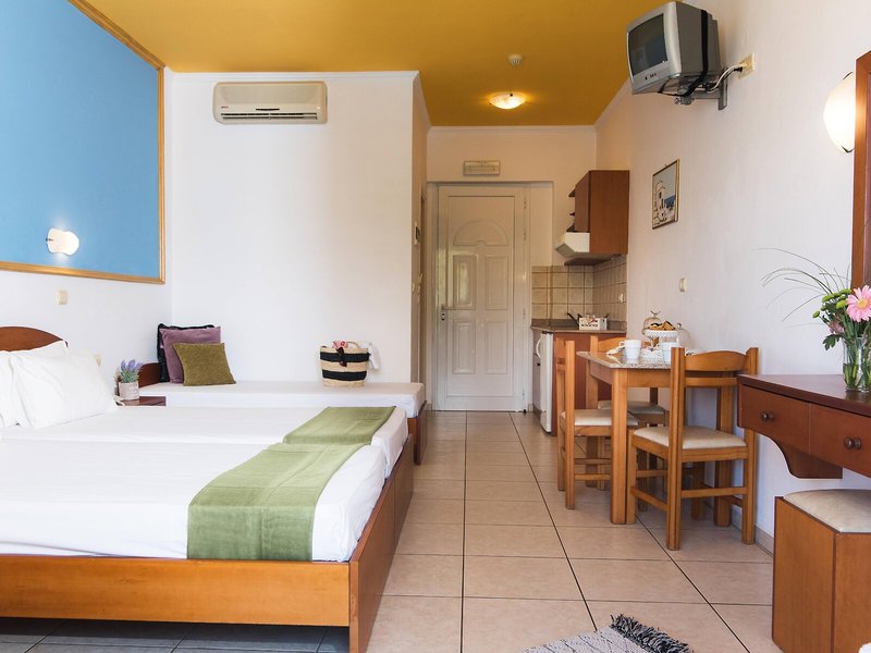 Yiannis Manos Hotel - Resort 44
