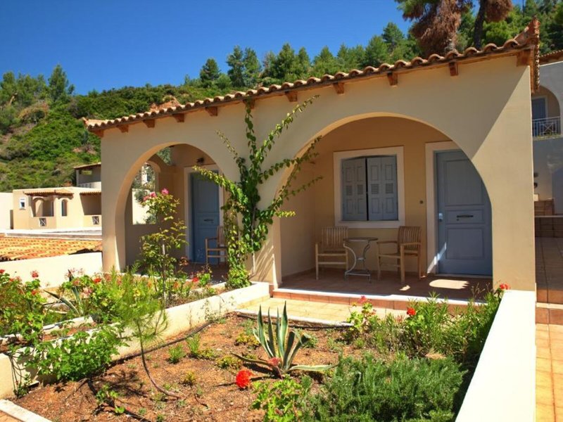 Alonissos Beach Bungalows & Suites Hotel 4