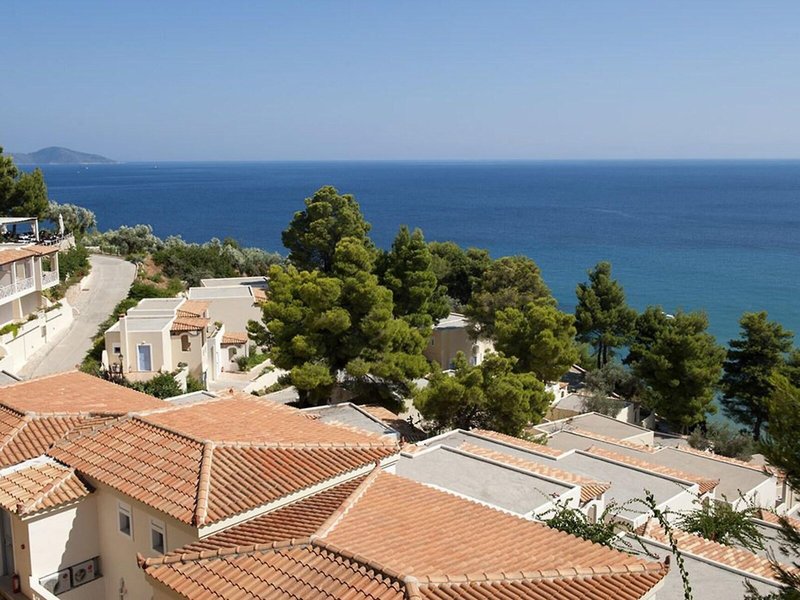Alonissos Beach Bungalows & Suites Hotel 2