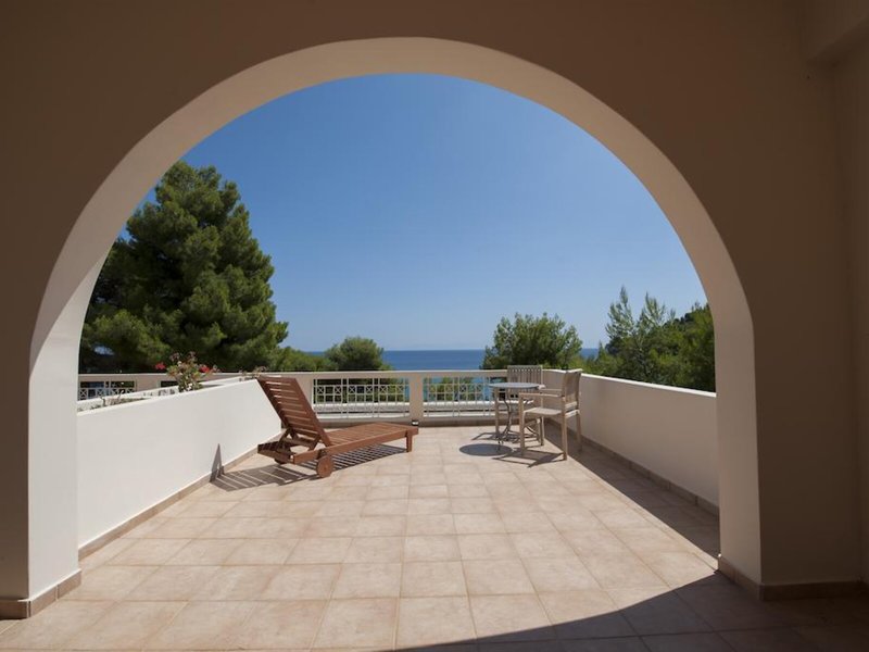 Alonissos Beach Bungalows & Suites Hotel 5