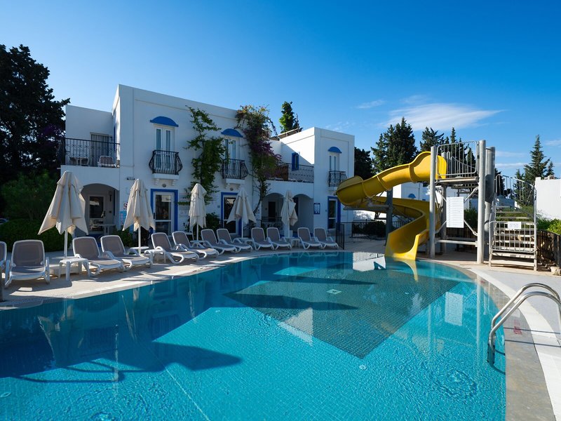 Paloma Bitez Family Club 12