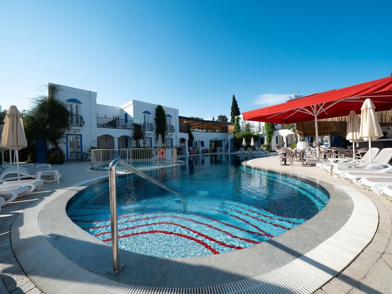 Paloma Bitez Family Club 13