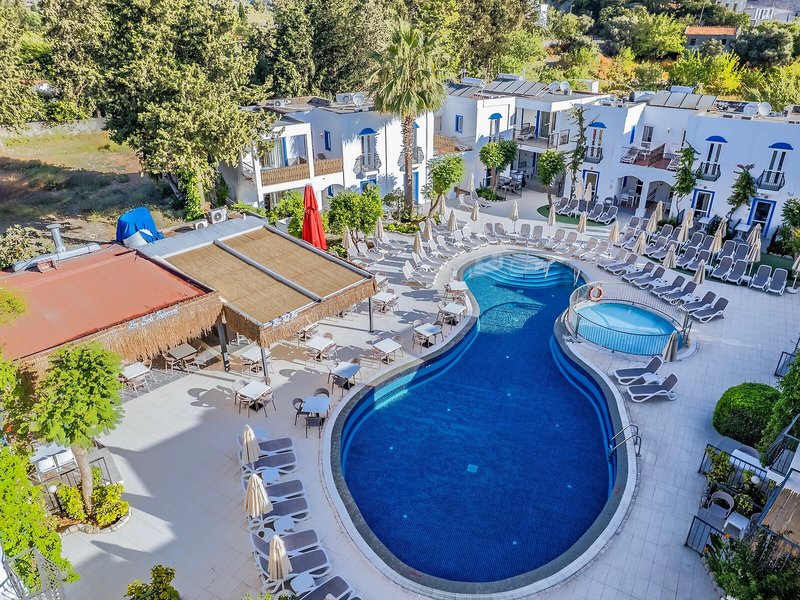 Paloma Bitez Family Club 14