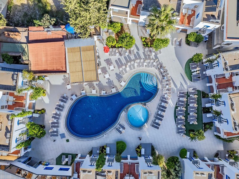 Paloma Bitez Family Club 15